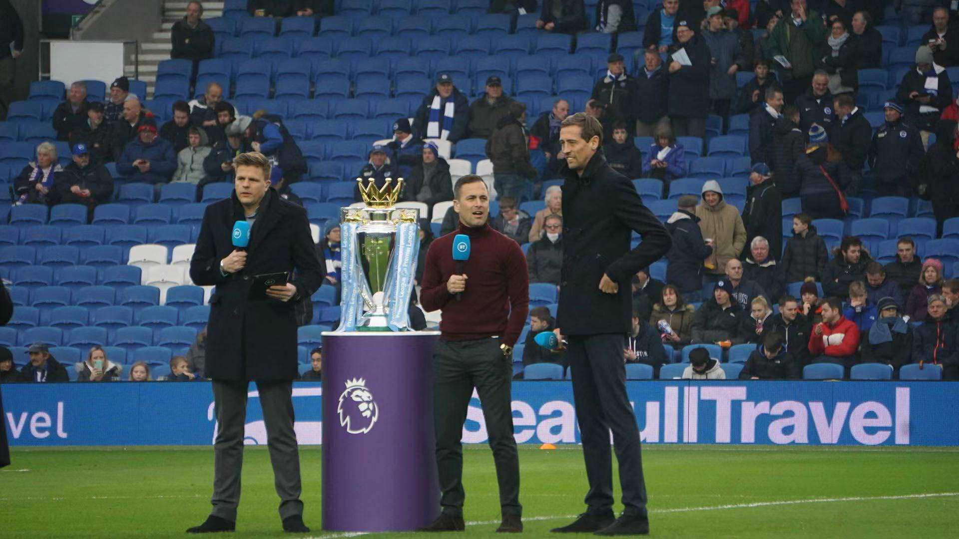 并在比赛中 并在比赛中